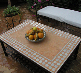 mesa en forja combinado con barro natural y zellige